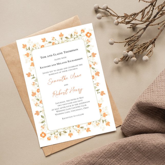 Elegant bröllop Peach Blommigt Greenery Inbjudningar (Elegant peach floral wedding invitation with a monogram on the backside. )