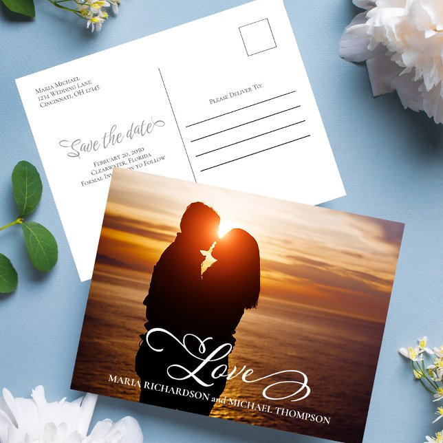 Elegant Bröllop Save the Date Foto Meddelande Vykort (Wedding save the date postcard template with "love" script typography. )