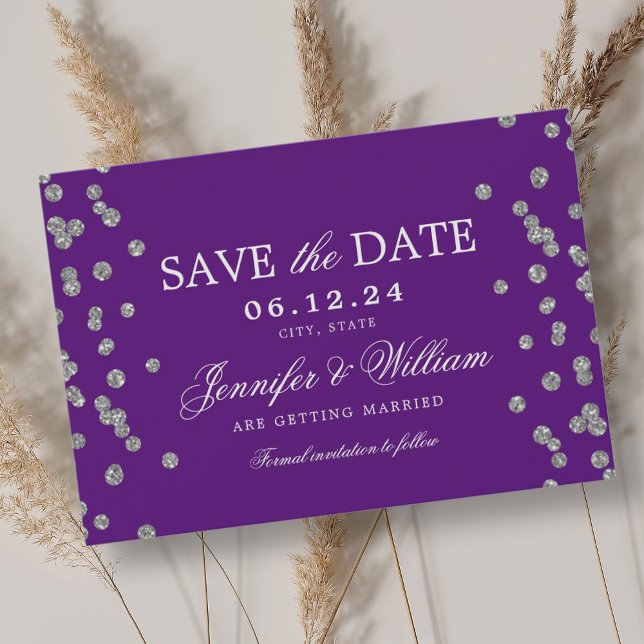 Elegant Bröllop Silver Konfetti-Lila Spara Datumet (Elegant Script Wedding Silver Confetti Purple Save The Date)