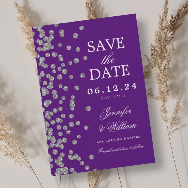 Elegant Bröllop Silver Konfetti-Lila Spara Datumet (Elegant Script Wedding Silver Confetti Purple Save The Date)