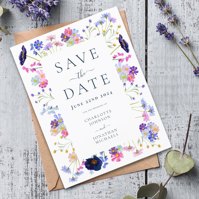 Elegant bröllop Spara datumet för färgämnet Wildbl Inbjudan Vykort (Modern wildflower wedding save the date with colorful watercolor florals and navy blue typography )
