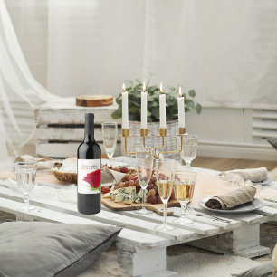 Elegant bröllopsdusch med röd ros vinflaska etikett