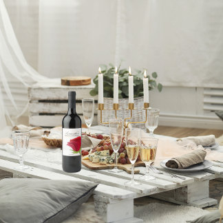 Elegant bröllopsdusch med röd ros vinflaska etikett