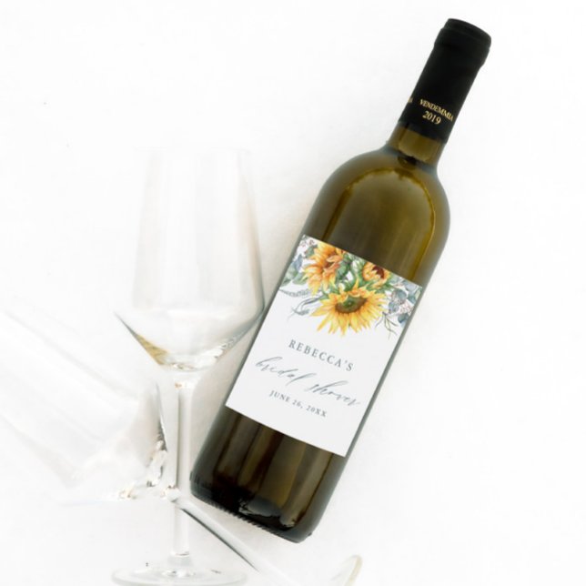 Elegant bröllopsdusch med solros  vinflaska etikett (An elegant wine label with hand painted sunflower and eucalyptus bouquet and modern script.)