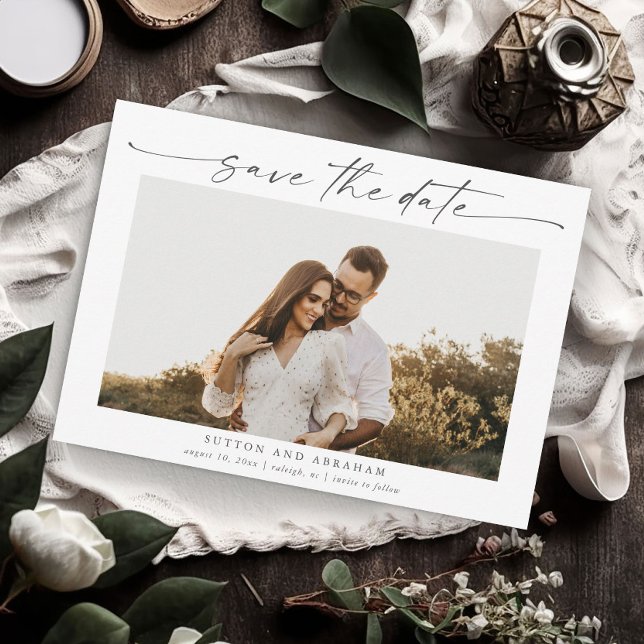 Elegant Bröllopsfotografi Inbjudningar (Elegant photo wedding save the date with modern handwritten script typographic overlay.)