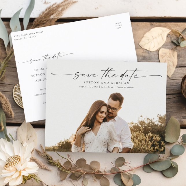 Elegant Bröllopsfotografi Save the Date Meddelande Vykort (An elegant minimal photo wedding save the date postcard with modern handwritten script typography.)