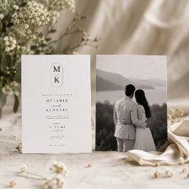 Elegant bröllopsinbjudan med monogram och foto. inbjudningar