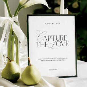 Elegant bröllopsskylt med ”Capture the Love”-hasht