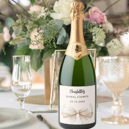 Elegant bröllsdusch i beige och krämfärg med stor 