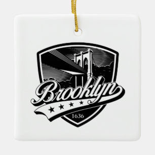 Elegant Brooklyn sköld och Swoosh-design Julgransprydnad Keramik