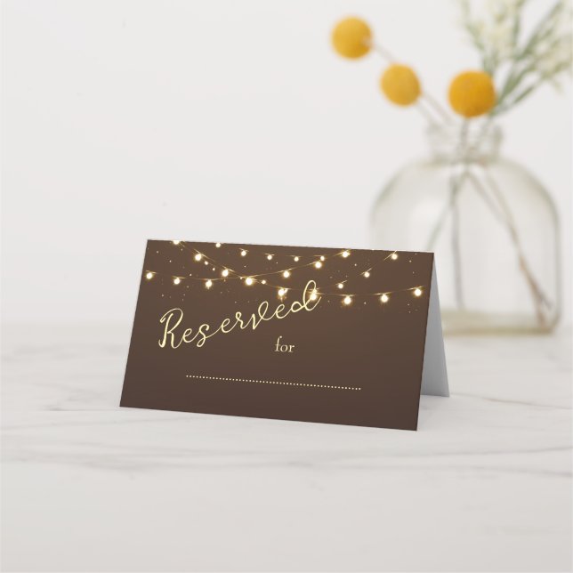Elegant Brown & Gold String Lights Wedding Placeringskort (Framsida)