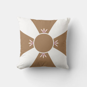 Elegant Brun Beige Kors på Vit Kudde