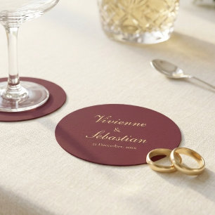 Elegant Burgunder Guld Script Minimalist Bröllop Underlägg Papper Rund