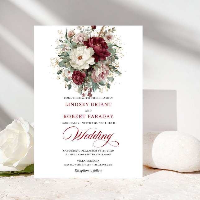 Elegant Burgunder och Vita Blommor Guld Bröllop  Inbjudningar (Chic Burgundy and White Flowers Gold Wedding Invite)
