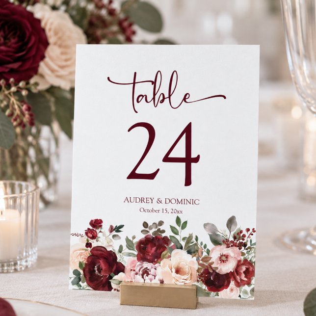 Elegant Burgunder Rosa Blommig Bröllop Bordsnummer (elegant moody romantic burgundy blush floral wedding table numbers with custom name and wedding date)
