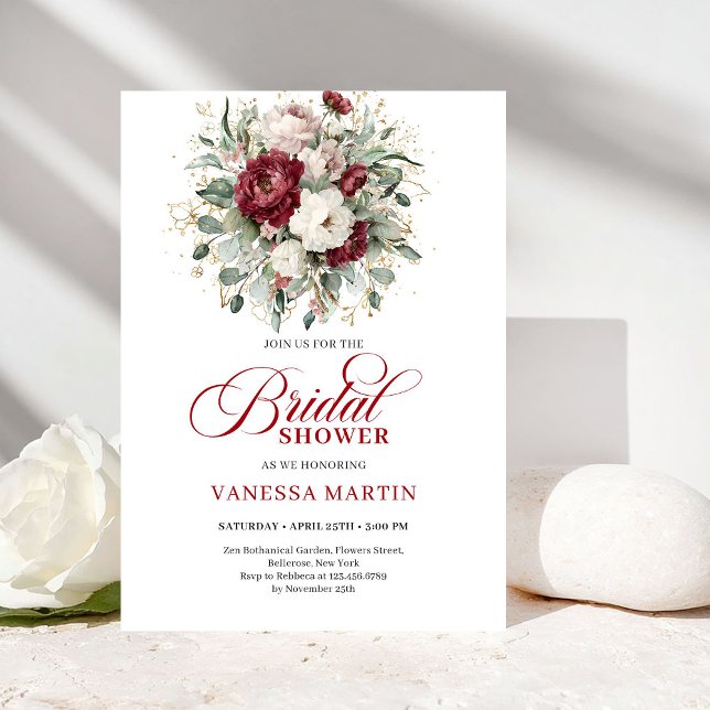 Elegant burgunderfärgad bröllopsfestinbjudan med b inbjudningar (Elegant Burgundy Floral Bridal Shower Invitation)