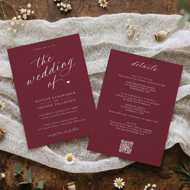 Elegant Burgunderröd Script Bröllop Allt-i-ett Inbjudningar (Burgundy red wedding invitation with white calligraphy and elegant classic typography.)
