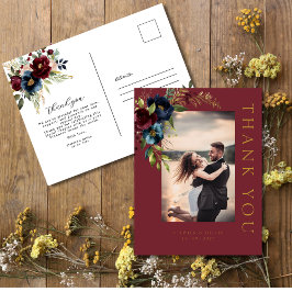 Elegant Burgundy Blommigt Blooms & Greenery bröllo Vykort