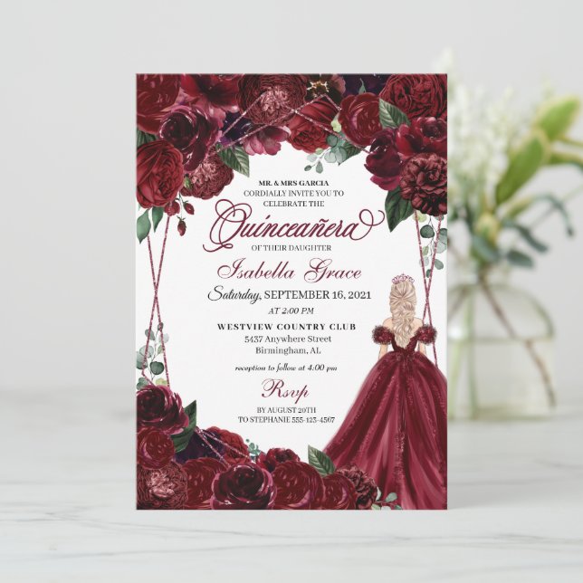 Elegant Burgundy Blommigt Quinceanera-inbjudan Inbjudningar (Stående Fram)