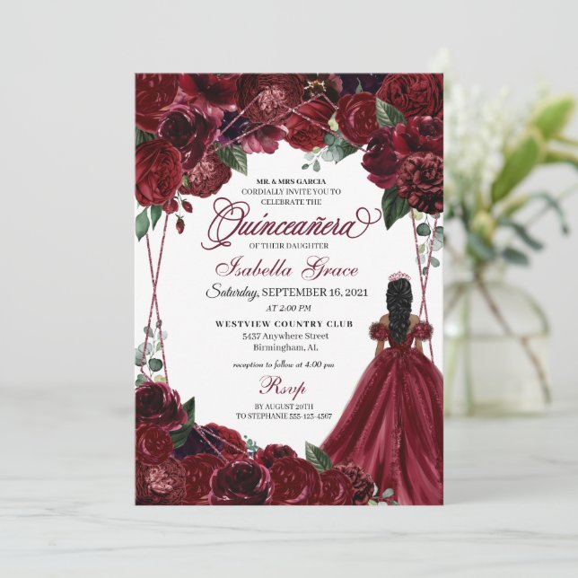 Elegant Burgundy Blommigt Quinceanera-inbjudan Inbjudningar (Stående Fram)