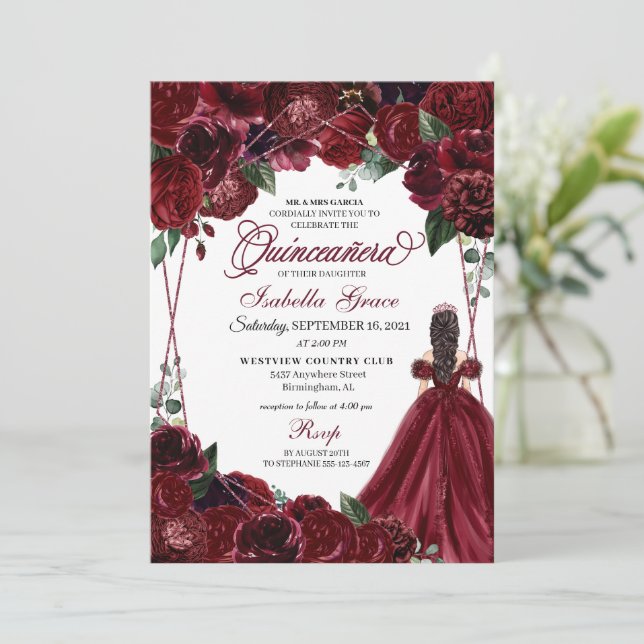 Elegant Burgundy Blommigt Quinceanera-inbjudan Inbjudningar (Stående Fram)