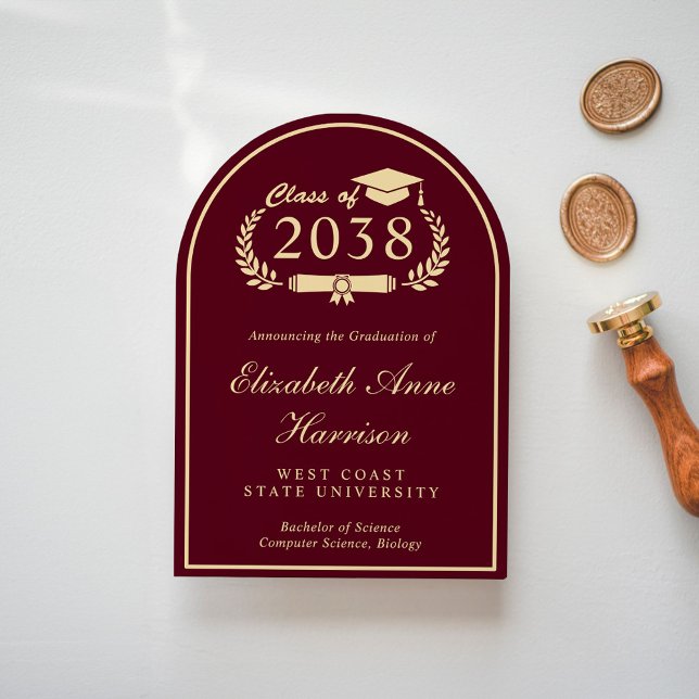 Elegant Burgundy Guld College Graduation Party Inbjudningar (Share the pride and excitement of your graduate's achievement with friends and family near and far)