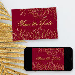 Elegant Burgundy och Guld Fine Art Blommigt Spara Datumet<br><div class="desc">Elegant Spara datumkorten som du kan anpassa till kostym i alla händelser. Den delikata blommigten har bra konst, kontur teckning av blommor och löv i guld på burgundbakgrund. På ena sidan av kortet står "Spara datumet" i vacker manustypografi. På den andra sidan av kortet finns alla detaljer om ditt speciella...</div>