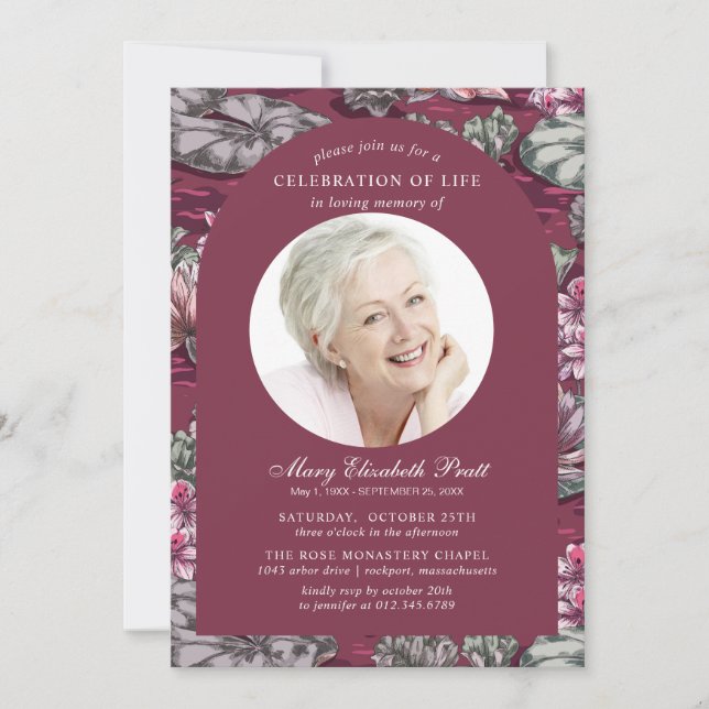 Elegant Burgundy Red Waterlily Photo Funeral Inbjudningar (Framsida)