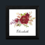 Elegant Burgundy Ro Crucifix Bridesmaid  Minnesask<br><div class="desc">Den har en vacker traditionell katolsk bild av en guld Crucifix/bröllop ringar överlagd på burgundi ro. Alla texter och typsnitt kan ändras.</div>
