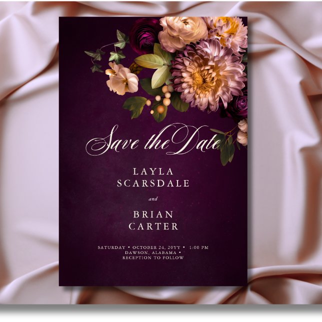 Elegant Burgundy-skript för Moody Blommigt Bröllop Spara Datumet (Elegant Burgundy Moody Floral Script Wedding Save the Date)