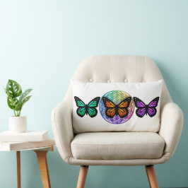 Elegant butterflies, färglös blomma av liv lumbarkudde