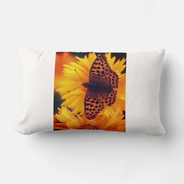 "Elegant Butterfly accent Pillow" Lumbarkudde (Framsida)