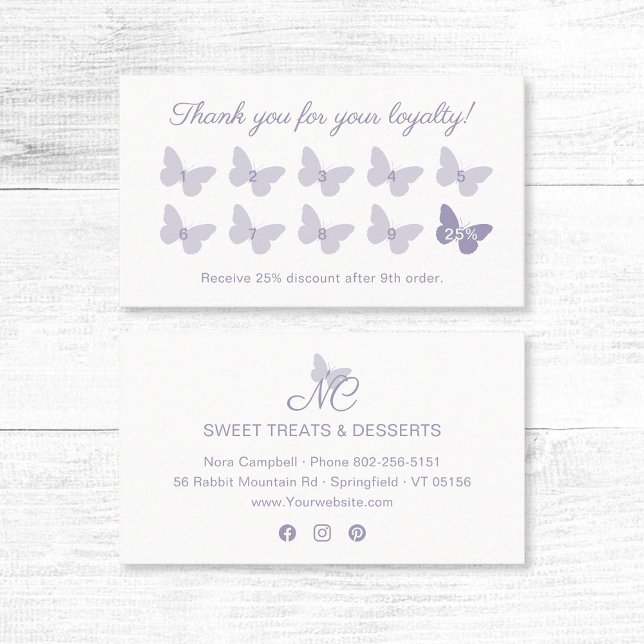 Elegant Butterfly Monogram Lavender Tack Lojalitetskort (Elegant pastel lavender butterfly thank you for your loyalty business card with social media icons.)