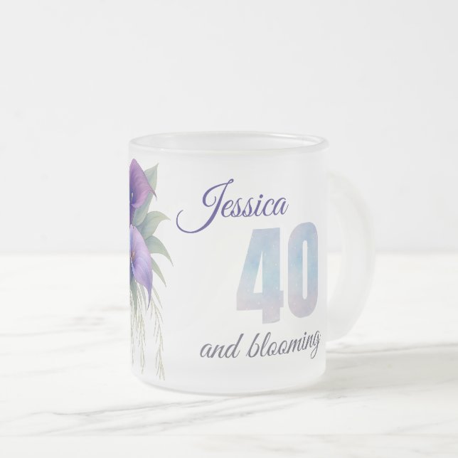 Elegant Calla Lily 40:e födelsedagsmilstolpen Frostad Glasmugg (Framsida höger)