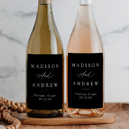 Elegant Calligraphy Black and White Bröllop Vinflaska Etikett