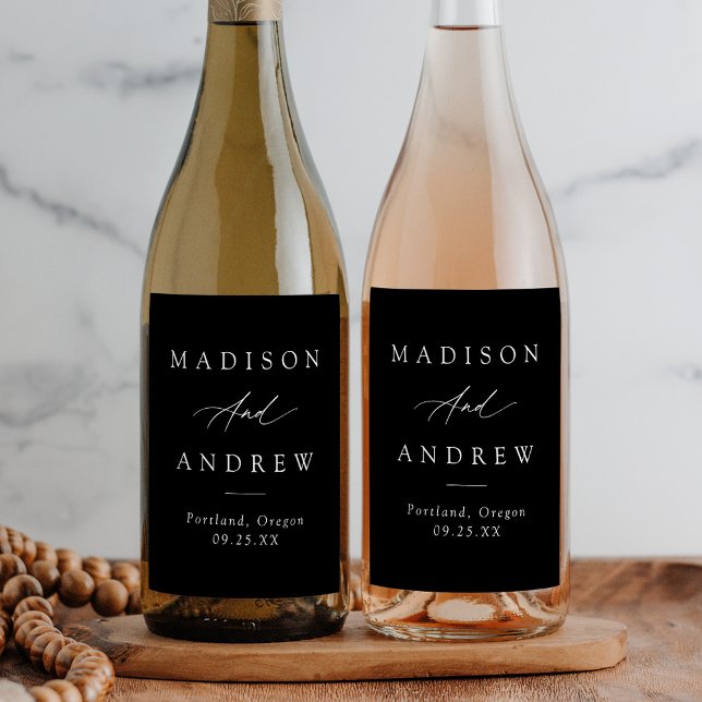 Elegant Calligraphy Black and White Bröllop Vinflaska Etikett (Skapare uppladdad)
