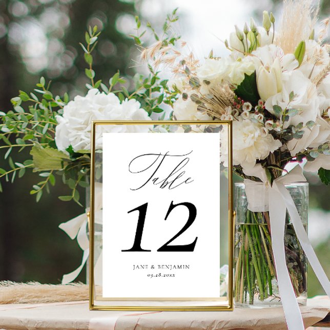 Elegant Calligraphy Black & White Luxury Bröllop Bordsnummer (This simple, elegant table number features a handwritten calligraphy script )