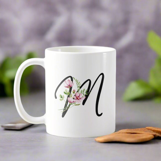 Elegant Calligraphy Brev ’M’ Girly Blommigt Kaffemugg (Skapare uppladdad)