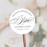 Elegant Calligraphy Bröllop Runt Klistermärke<br><div class="desc">Den här kalligrafklisten bröllop kommer att göra att perfekten läggs till dina favoriter eller kuvert för att fira ett överst elegant bröllop. Skriptteckensnittet tillför en aning sofistikering medan den moderna layouten behållor den färsk och snyggt. Det är perfektens sätt att fira med dina kära och din speciella dag.</div>