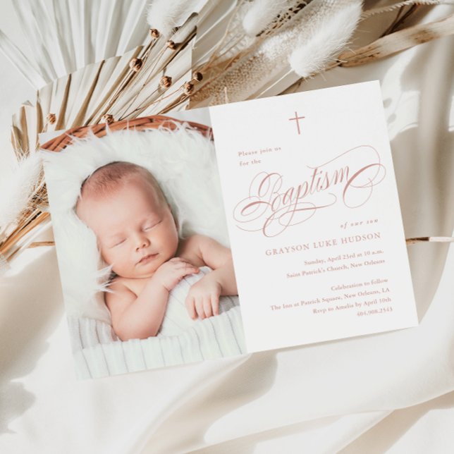 Elegant Calligraphy Dusty Rosa Girls Photo Baptism Inbjudningar (Elegant calligraphy dusty pink baby photo girls baptism invitation.)