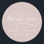Elegant Calligraphy Dusty Rosa Wedding Stickers Runt Klistermärke<br><div class="desc">Öka bröllop stil med vår Elegant Calligraphy Bröllop Collection,  med sofistikerade skript och tidlös design. Perfekt för modernt par,  den här samlingen omfattar allt från inbjudningar till menyer,  allt anpassade med dina detaljer. Lägg till lite finslipad elegans till din stora dag med den här snyggt samordnade uppsättningen!</div>