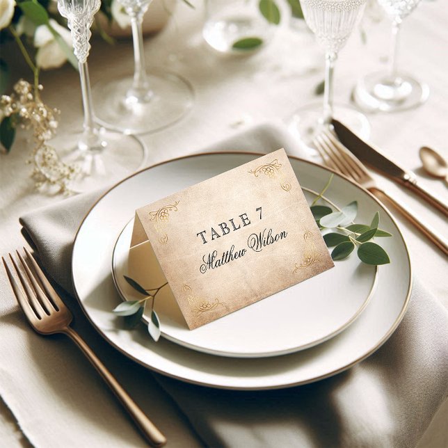 Elegant Calligraphy Guest Namn Parchment Bröllop Bordsnummer (Elegant wedding place cards displaying your guest's name in calligraphy script on parchment.)