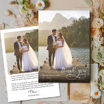 Elegant Calligraphy Overlay Simple 2 Bröllop Photo Tack Kort<br><div class="desc">Tack för bröllop Photo-kortet med elegantens calligraphy-överlägg och 2 foton. Du kan anpassa dig med ditt namn, bröllop-datum och tack för ditt budskap. Enkel modern design i svartvitt och toppen som är lätt att anpassa bakgrunden till färg, om du vill matcha bröllop färg eller färg om det inte spelas på...</div>