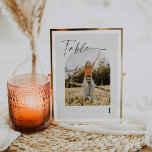 Elegant Calligraphy Photo Bröllop Bordsnummer<br><div class="desc">Detta är en elegant, ett modernt bordsnummer med ett vackert kalligrafteckensnitt och en minimalistisk design. Redigera de flesta ordalydelser och all färg för att anpassa det här bordsnumret till dina evenemangsbehov och stil // För matchande artiklar, gå till "ALICE"-samlingen i Sincerely By Nicole Zazzle-butiken. * Om du tycker om den...</div>