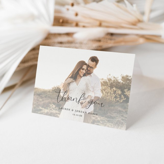 Elegant Calligraphy Script Bröllop Photo Tack Kort (Skapare uppladdad)