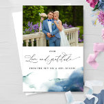 Elegant Celestial Watercolor Photo Bröllop Tack Kort<br><div class="desc">Tack gästerna med det här fototacket i elegant bröllop med frasen "Kärlek och Gratitude" i delikat modern, handskriven kalligrafi. Utformning med två fotomallar, en framtill och en baktill. Möjlighet att lägga till ett "utskrivet" meddelande på baksidan - ELLER - lämna avsnittet tomt så att du kan skicka enskilda meddelanden senare....</div>