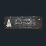 Elegant-chalkboard-skript Julgran-vinter Returadress Etikett<br><div class="desc">Modern och attraktiv professionell med contemporary pekdon. Lite elegans och stil. Anpassa med din inledande information om monogram,  namn och adress.</div>