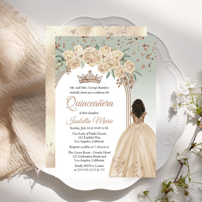 Elegant Champagne | Sage Blommigt Quinceañera Part Inbjudningar (Elegant Champagne Color and Sage Green with Faux Rose Gold Glitter Brunette Quinceañera Invitation)