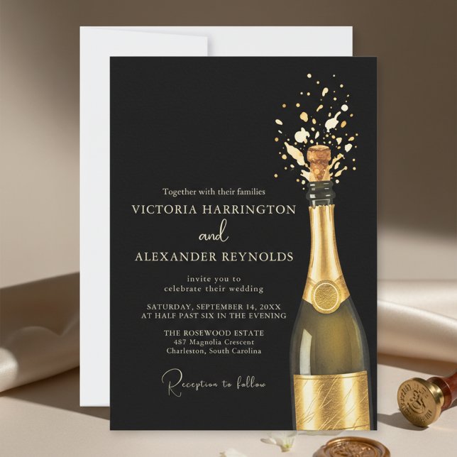 Elegant Champagne Wedding Inbjudningar (An elegant black and gold wedding invitation design featuring a popping champagne bottle)