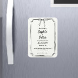 Elegant Chic Bow Timless Bröllop spara datum Magnet<br><div class="desc">Lägg märke till din speciella dag med vår Elegant Black and White Ribbon Bröllop spara datum Magnet. Den här sofistikerade designen, som innehåller ett klassiskt handskrivet teckensnitt och ett charmerande band och gräns, är perfekt för par som vill ha en tidslängd och förfinad estetik. Anpassa dina detaljer och imponera på...</div>